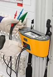 Application shot of the FLUKE  1600-Series Multifunction Tester